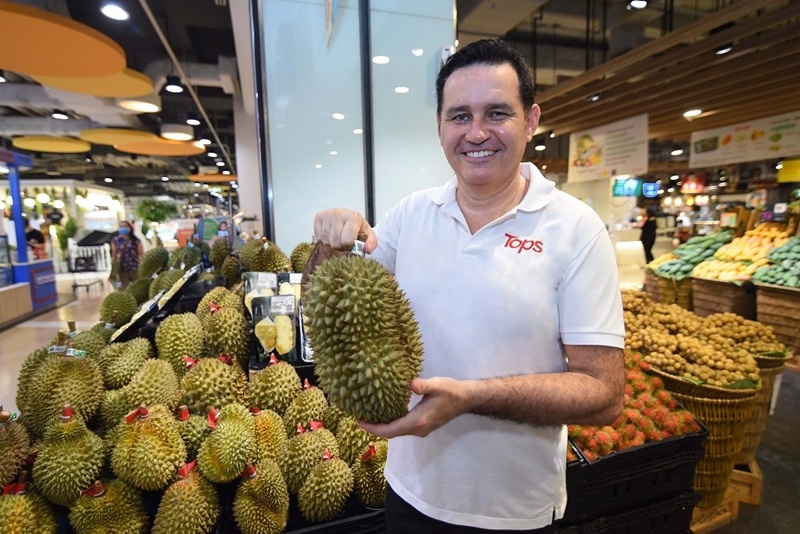 Tops, Central Food Hall and FamilyMart introduce plans to help farmers cope with oversupply by purchasing 100% more of their produce and stimulate local fruit consumption with highlight product - ready-to-eat durian aril at an affordable price in ‘FRUITS-TIVAL’ campaign and the original durian buffet in Thailand
